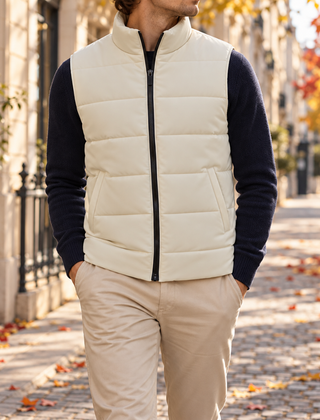 Gilet uomo imbottito bianco con collo alto e zip nera a contrasto