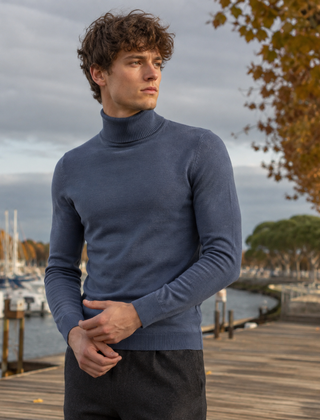 Maglione dolcevita antracite da uomo con collo alto a coste sul pontile