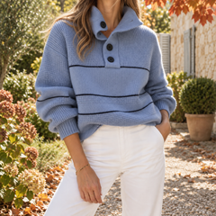 Maglione donna blu chiaro con righe sottili, bottoni e maniche lunghe