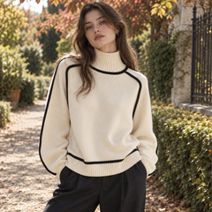 Maglione donna crema a collo alto con profili neri a contrasto