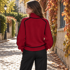 Retro del maglione donna rosso a collo alto con bordi a coste