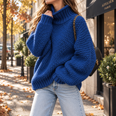 Maglione donna blu royal a collo alto in maglia grossa e maniche lunghe