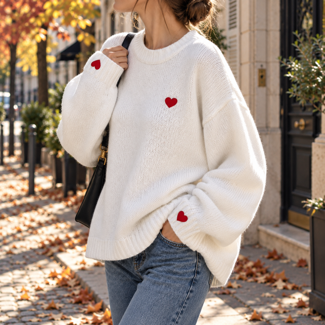 Maglione bianco donna di lato, fondo a coste e maniche lunghe ampie