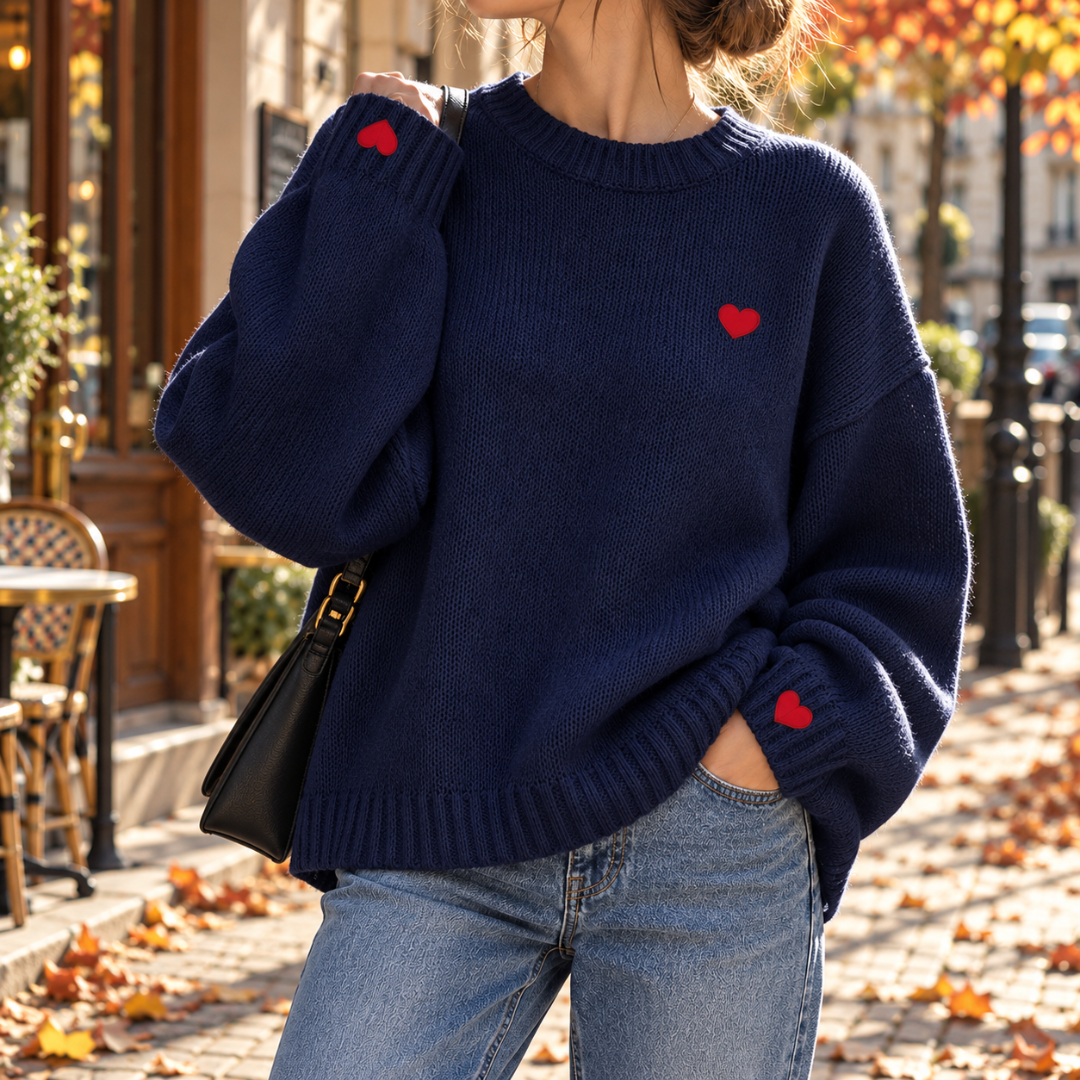 Maglione donna blu navy con spalle scese e cuore rosso sul petto