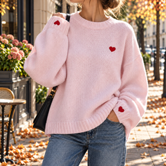Maglione donna rosa con cuore ricamato sul petto e polsini a coste