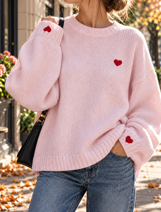 Maglione donna rosa con cuore ricamato sul petto e polsini a coste