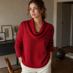 Maglione donna rosso con ampio collo drappeggiato e bordi a coste