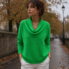 Maglione donna verde acceso con ampio collo drappeggiato e maniche lunghe