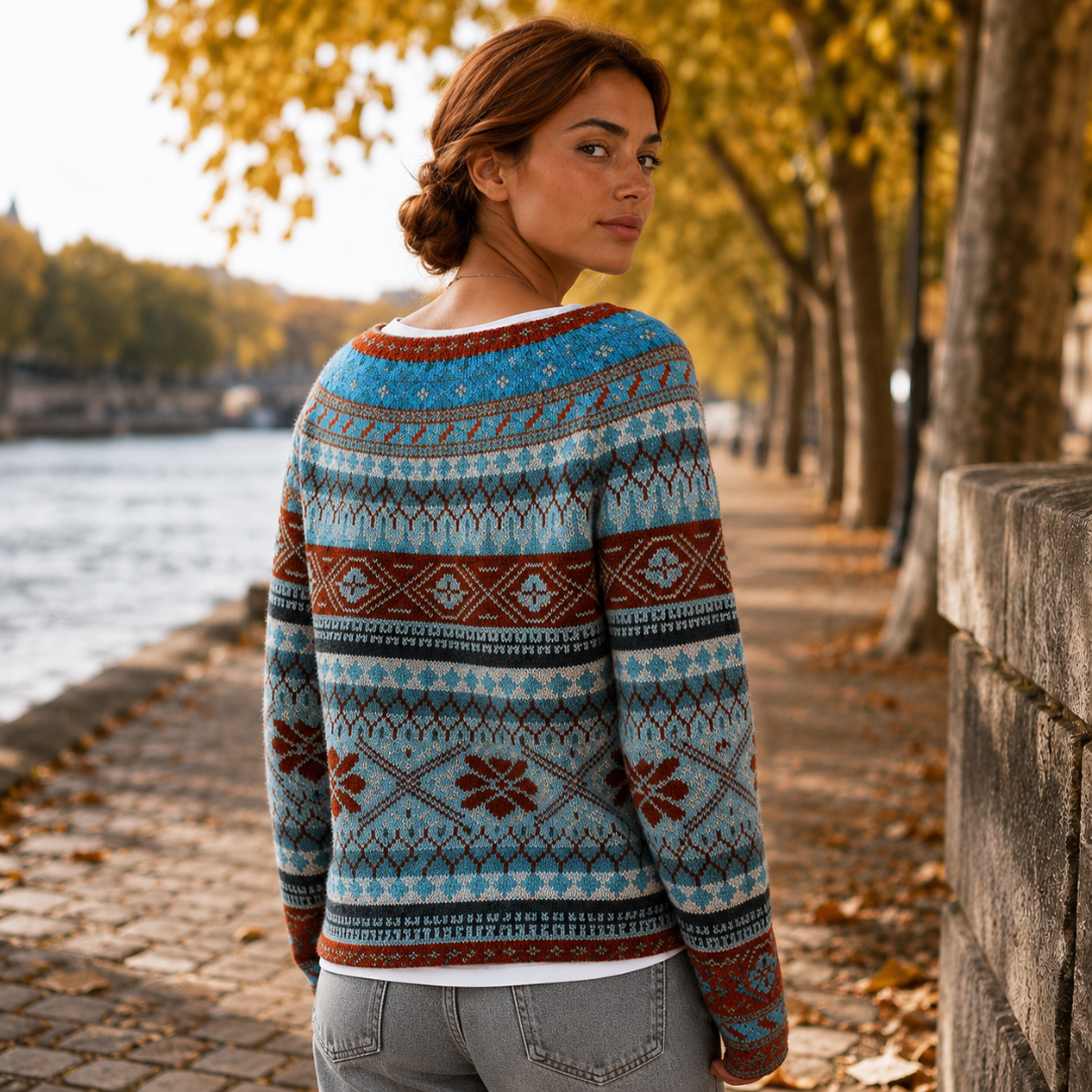 Retro del maglione donna blu con carré azzurro e motivi a fiocco color mattone