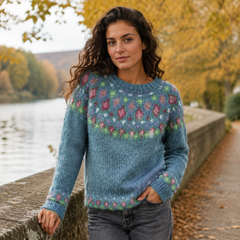 Maglione blu donna con carré geometrico rosa e bordi a costine decorati