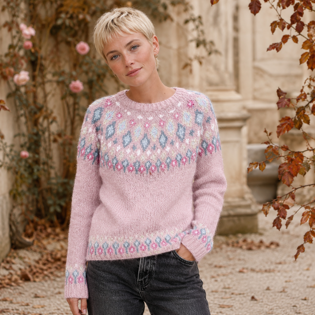 Maglione donna rosa con carré jacquard geometrico e girocollo a costine, vista frontale