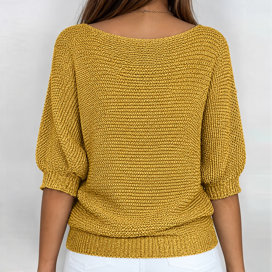 Retro del maglione giallo senape in maglia a trama larga con scollo ampio