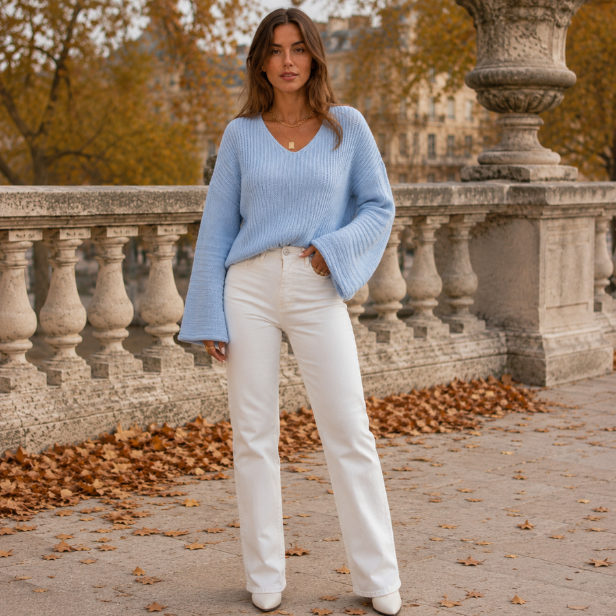 Maglione donna azzurro a coste con scollo a V e maniche a campana