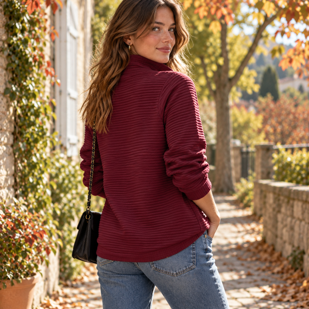 Retro del maglione donna rosso con coste orizzontali e polsini a coste