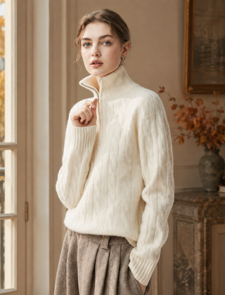 Maglione donna bianco a trecce con collo alto e mezza zip aperta