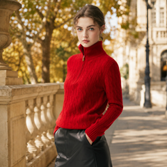 Maglione rosso donna di tre quarti con mezza zip e tiretto a contrasto