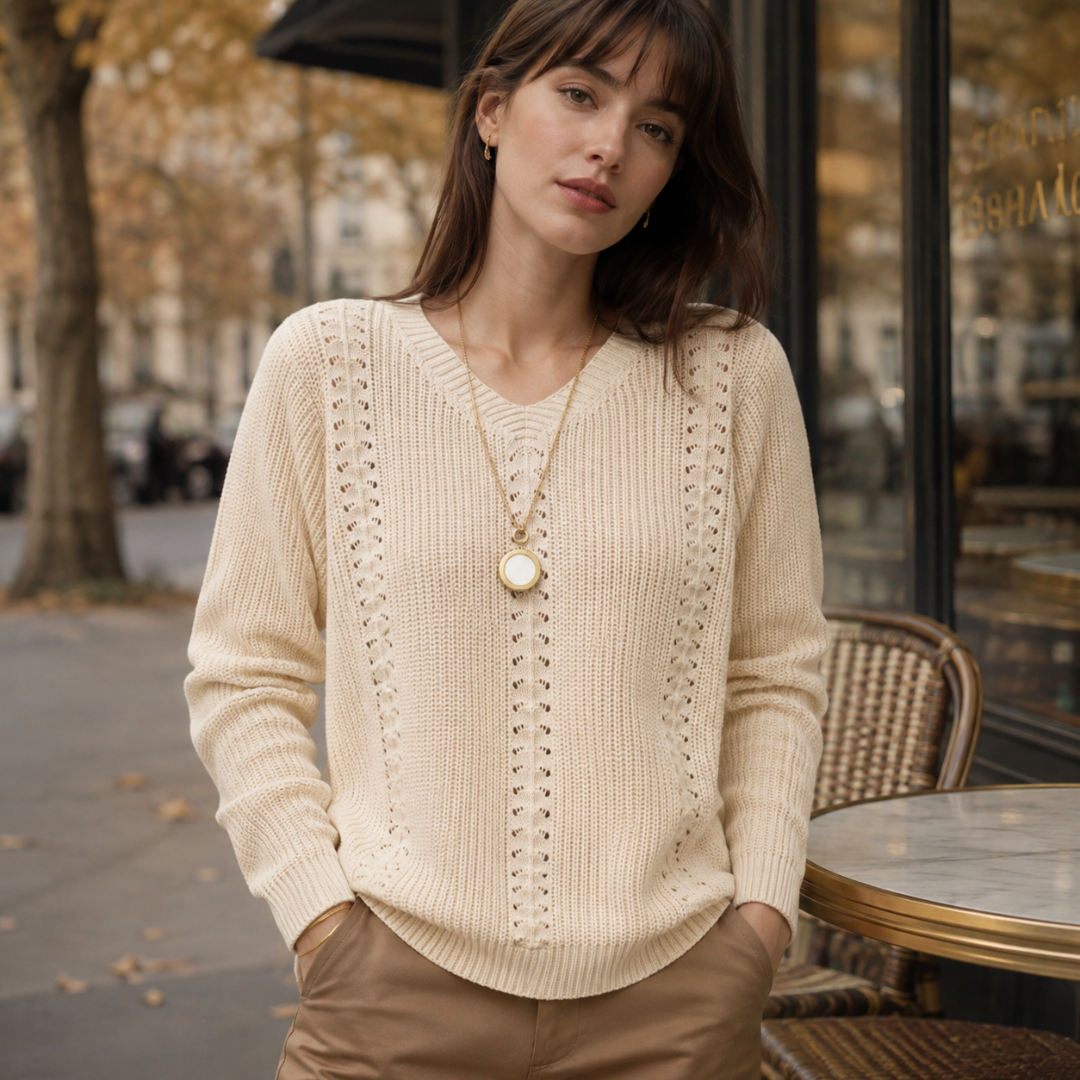 Maglione beige in maglia a coste con scollo a V e dettagli traforati
