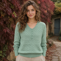 Maglione donna verde salvia in maglia traforata con corta abbottonatura centrale