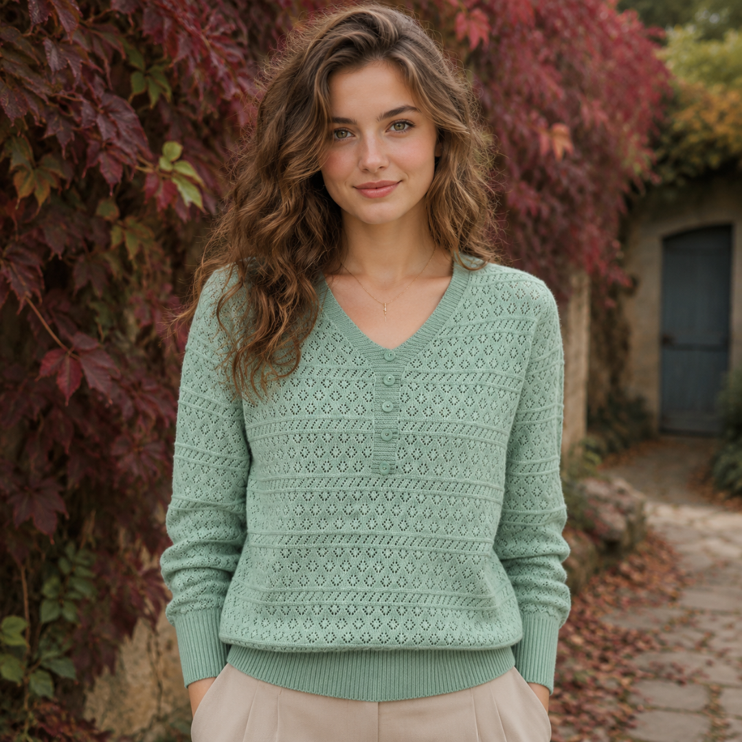 Maglione donna verde salvia in maglia traforata con corta abbottonatura centrale