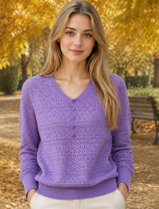 Maglione donna viola traforato con scollo a V e bordi a coste