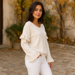 Maglione albicocca di tre quarti, polsini svasati plissettati e maniche lunghe in evidenza