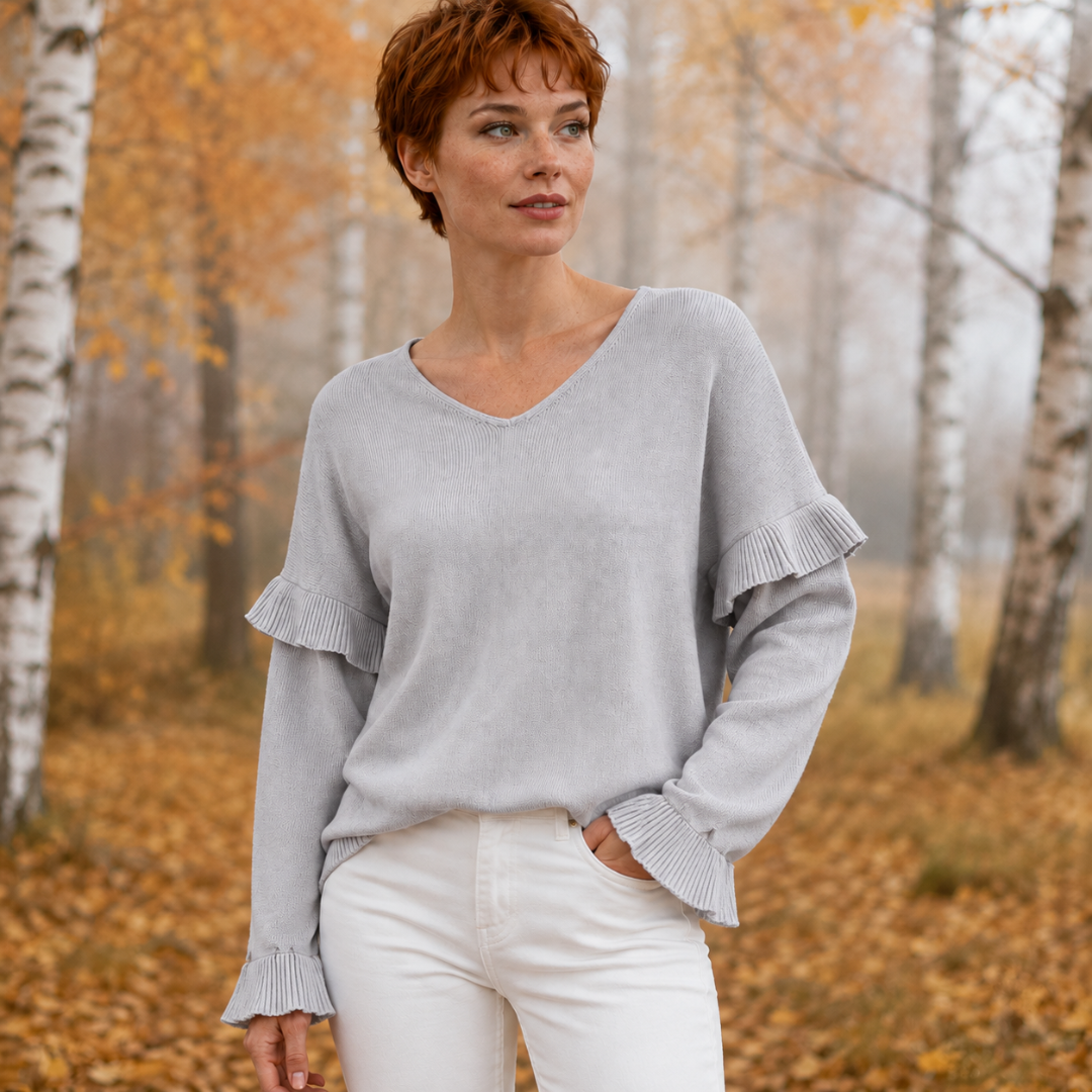Maglione donna grigio chiaro con scollo a V, volant sulle spalle e maniche lunghe