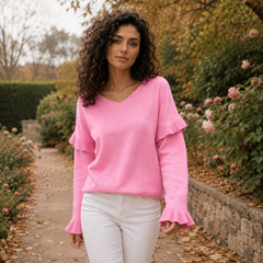 Maglione donna rosa a scollo a V con volant sulle spalle e polsini svasati
