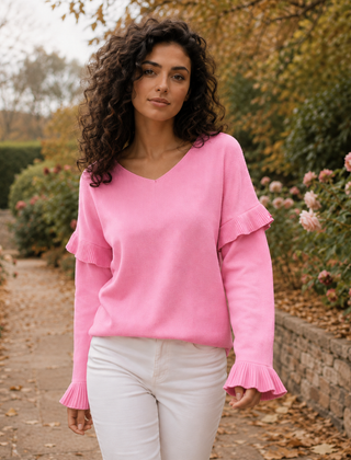 Maglione donna rosa a scollo a V con volant sulle spalle e polsini svasati