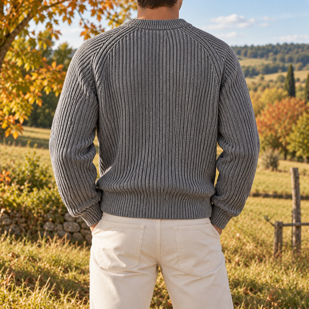 Retro del maglione uomo grigio a coste con fondo e polsini a costine