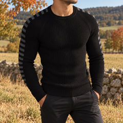 Maglione uomo nero a coste con righe grigie lungo le maniche raglan