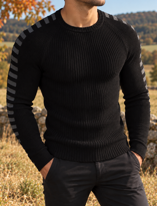 Maglione uomo nero a coste con righe grigie lungo le maniche raglan