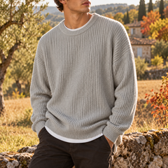 Maglione uomo grigio chiaro in maglia a coste con girocollo e maniche lunghe