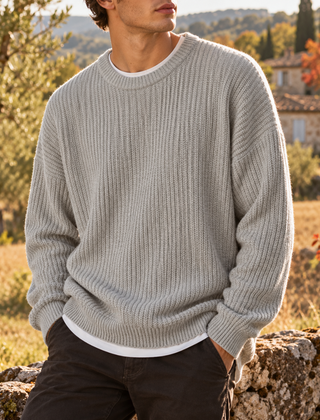Maglione uomo grigio chiaro in maglia a coste con girocollo e maniche lunghe