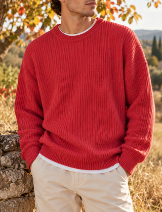 Maglione uomo rosso in maglia a coste con girocollo a costine, vista frontale