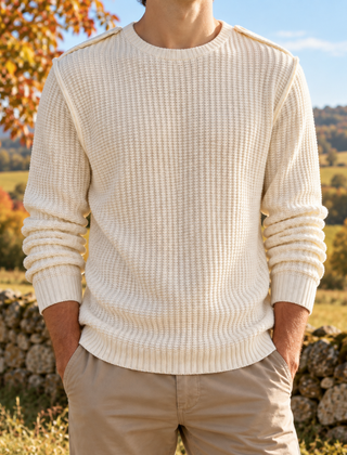 Maglione uomo bianco in maglia a coste con girocollo a costine e maniche lunghe