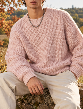 Maglione uomo rosa in maglia a nido d'ape con girocollo a coste