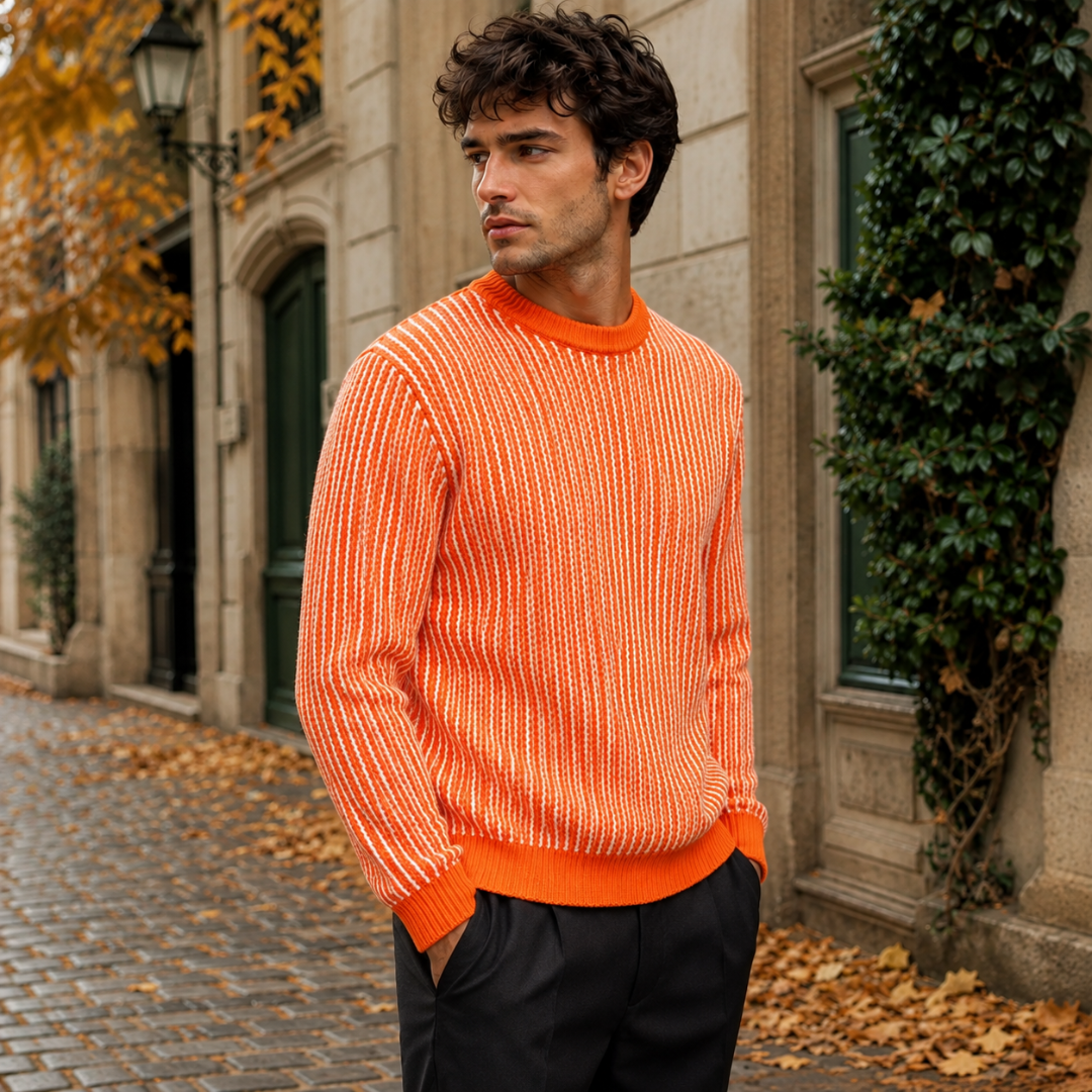 Maglione uomo arancione in maglia a coste con polsini a costine, posa di tre quarti