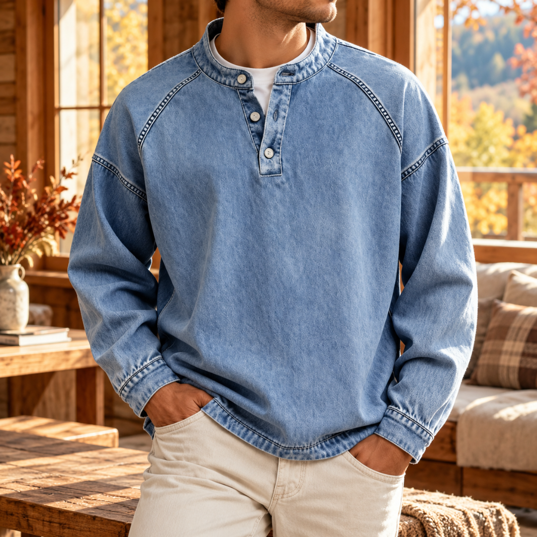 Maglione uomo blu con collo serafino abbottonato e orlo arrotondato ribattuto
