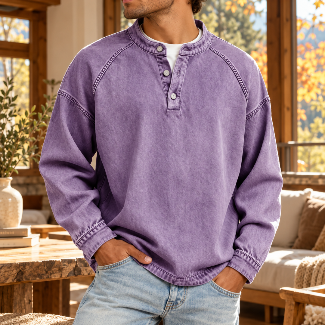 Maglione uomo lavanda a collo serafino con cuciture a vista sulle spalle