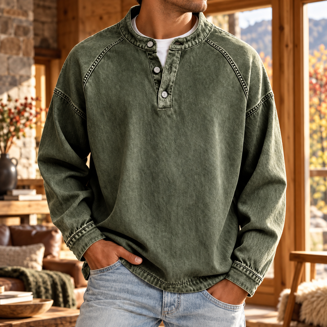Maglione uomo verde oliva a collo serafino con cuciture raglan in evidenza