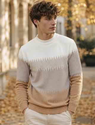 Maglione uomo cammello con tinte a contrasto e collo a lupetto