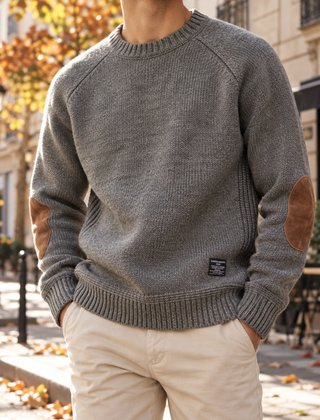 Maglione uomo grigio a girocollo con toppe a contrasto sui gomiti