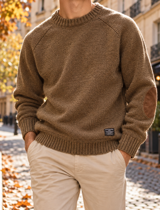 Maglione uomo marrone con toppa ovale al gomito e polsini a coste
