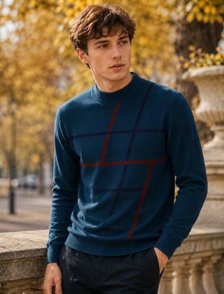 Maglione uomo blu con motivo geometrico a linee rosse e girocollo a coste