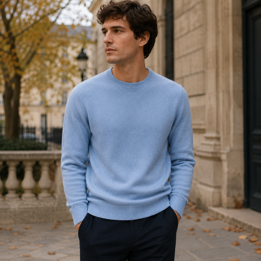 Maglione uomo azzurro a girocollo con bordi a coste sul fondo
