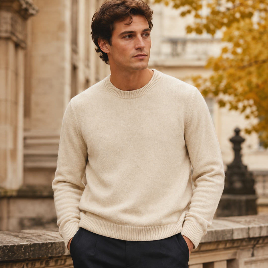 Maglione uomo beige a girocollo con bordi a coste su collo e polsi