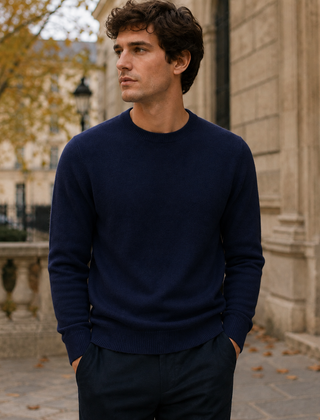 Maglione uomo blu navy a girocollo con bordi a coste ai polsi