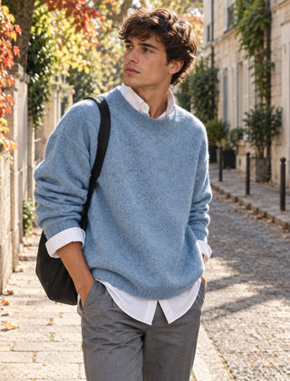 Maglione uomo azzurro a girocollo con maniche lunghe e polsini a coste