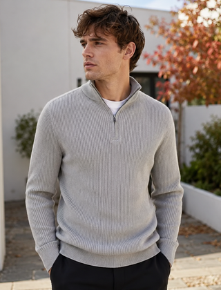 Maglione uomo grigio chiaro a coste con mezza zip e collo alto