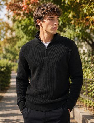Maglione uomo nero a coste con mezza zip e collo alto in maglia